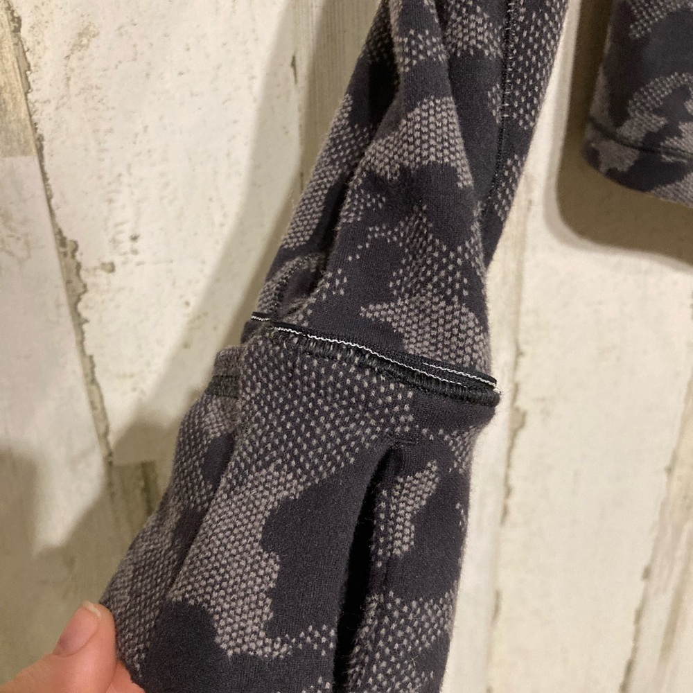 Lululemon Grey Black Camo Run Briskly 1/2 Zip Size 6 - Picture 9 of 13